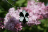 Kytička černo-bílá - Tiffany šperky