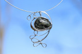 Cínovaný velký šperk s kamínkem - Tiffany šperky