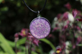 Fialový náhrdelník s kresbou - Tiffany šperky